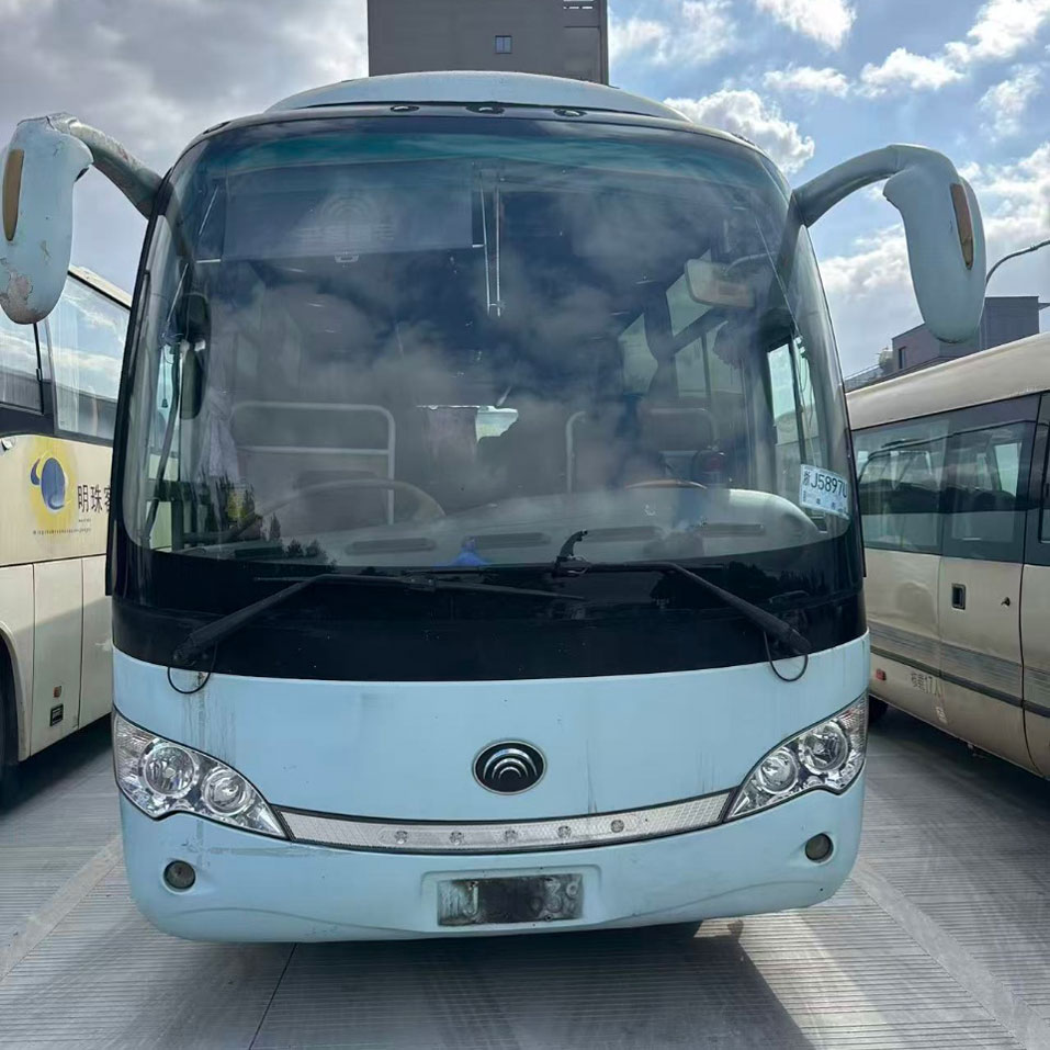 Autobús diésel usado de 39 asientos