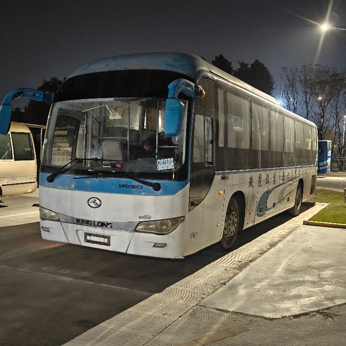 Autobús diésel usado de 67 asientos