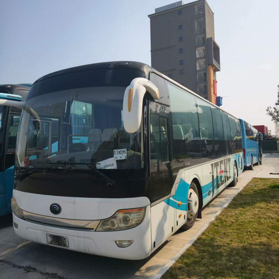 Autobús usado diésel Yutong de 65 asientos 1