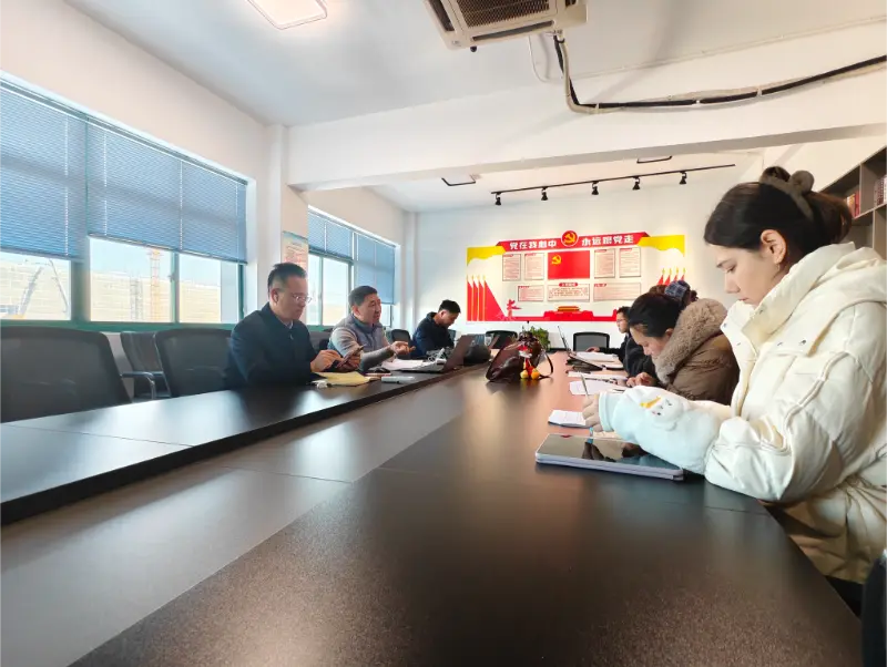 China Honglong Used Buses lanza una estrategia global y el Departamento de Negocios Internacionales se embarca en un nuevo viaje