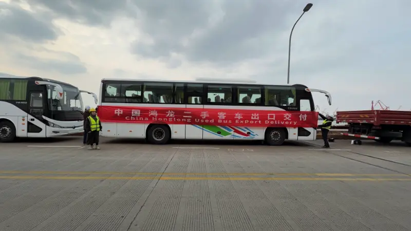 China Honglong envía un lote de autobuses de pasajeros usados ​​a Nigeria: Diez autobuses Yutong salen con éxito del puerto