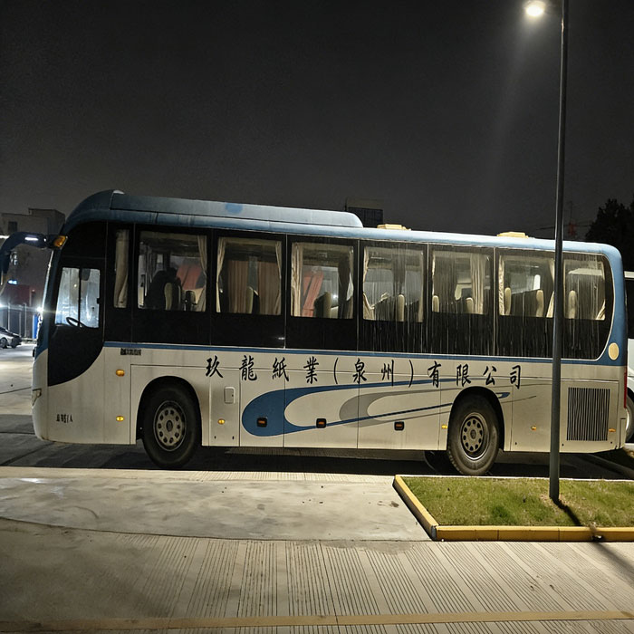 Autobús diésel Yutong de segunda mano con 67 asientos