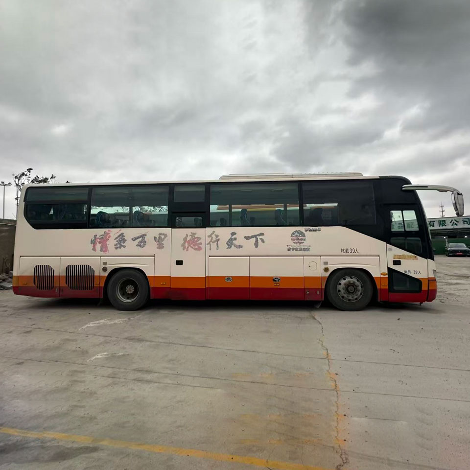 Autobús diésel de segunda mano Yutong de 39 asientos