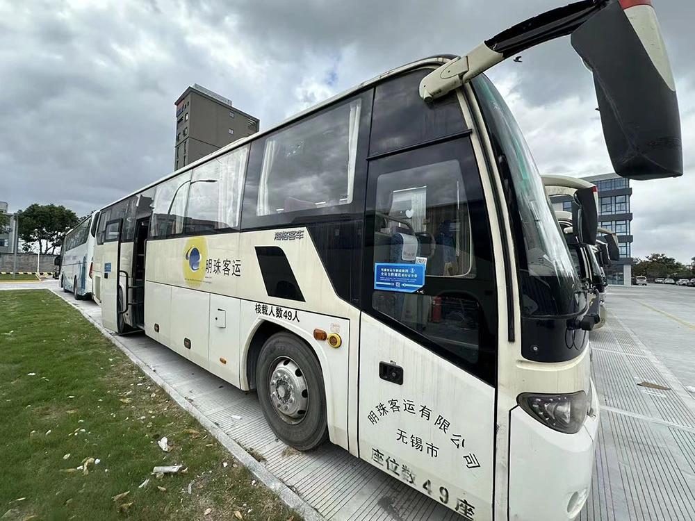 Autobús diésel usado de 49 asientos