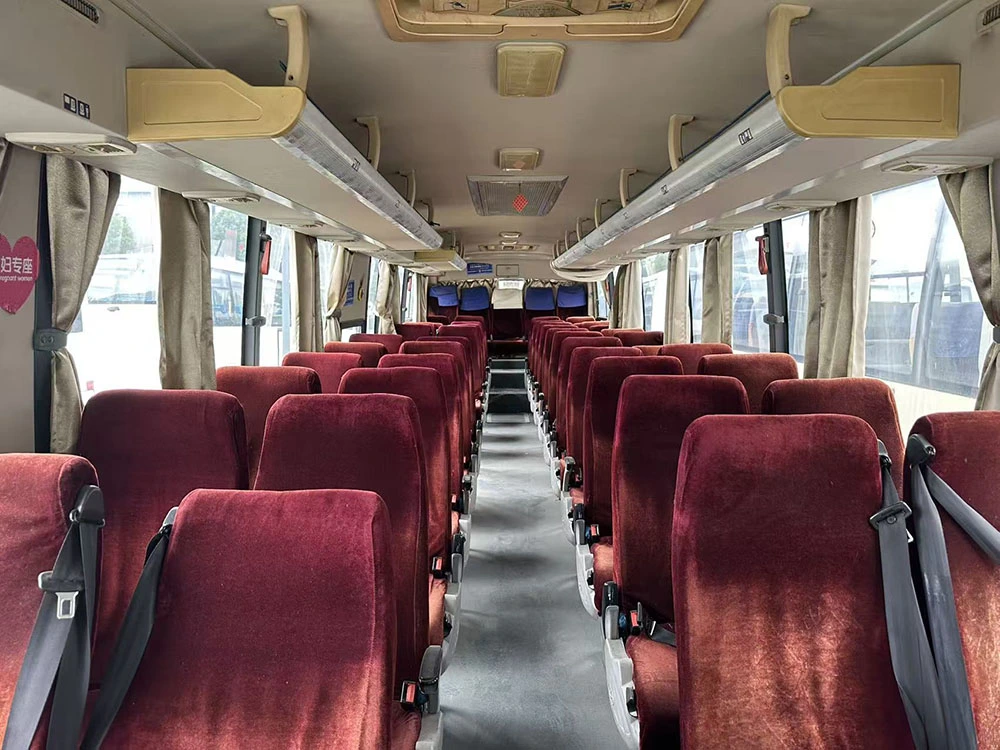 Autobús diésel usado de 49 asientos