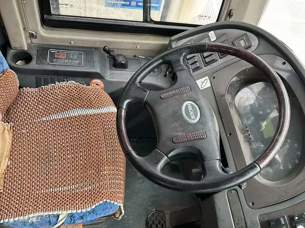 Autobús diésel usado de 49 asientos