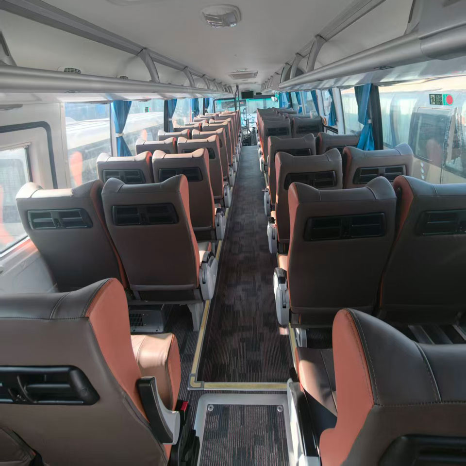 Autobús usado diesel de 54 asientos de Yutong