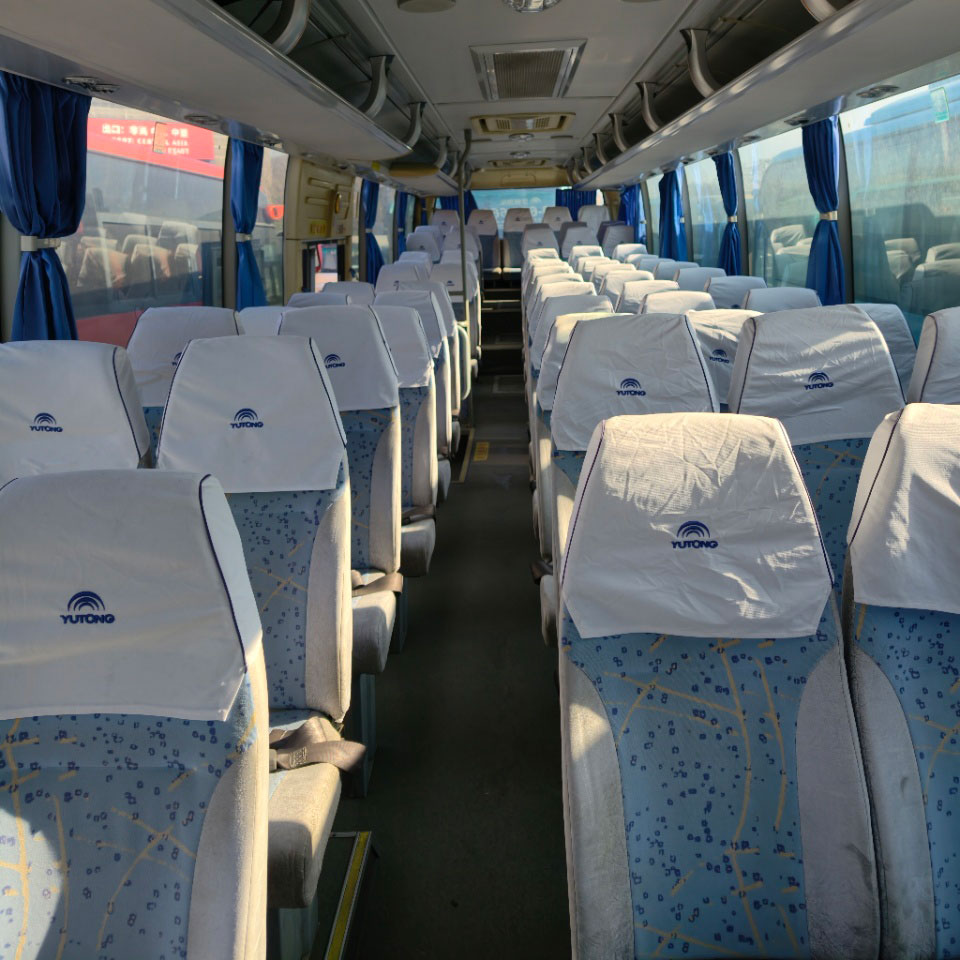 Autobús diésel de segunda mano Yutong de 65 asientos