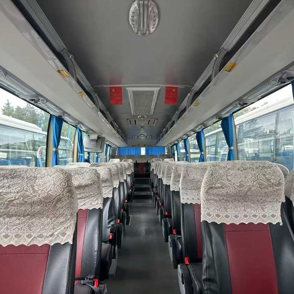 Autobús diésel de segunda mano Yutong de 53 asientos