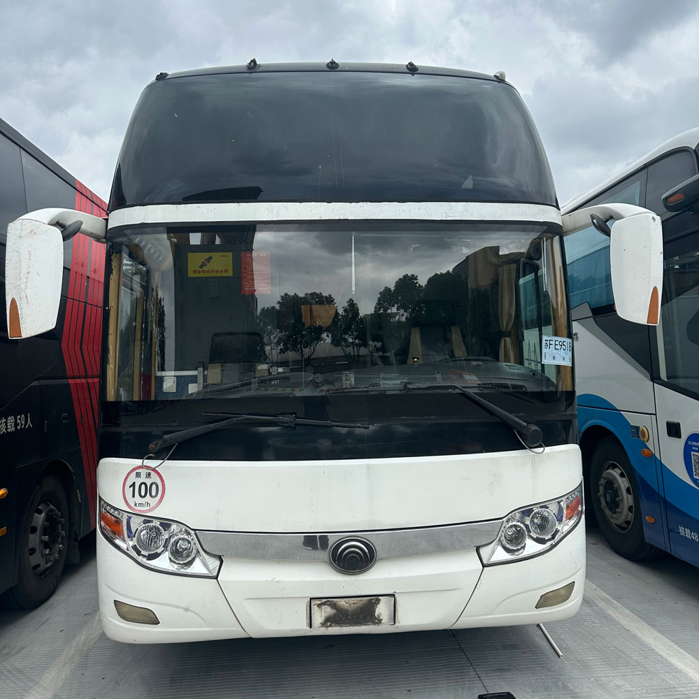 Autobús diésel usado de 53 asientos