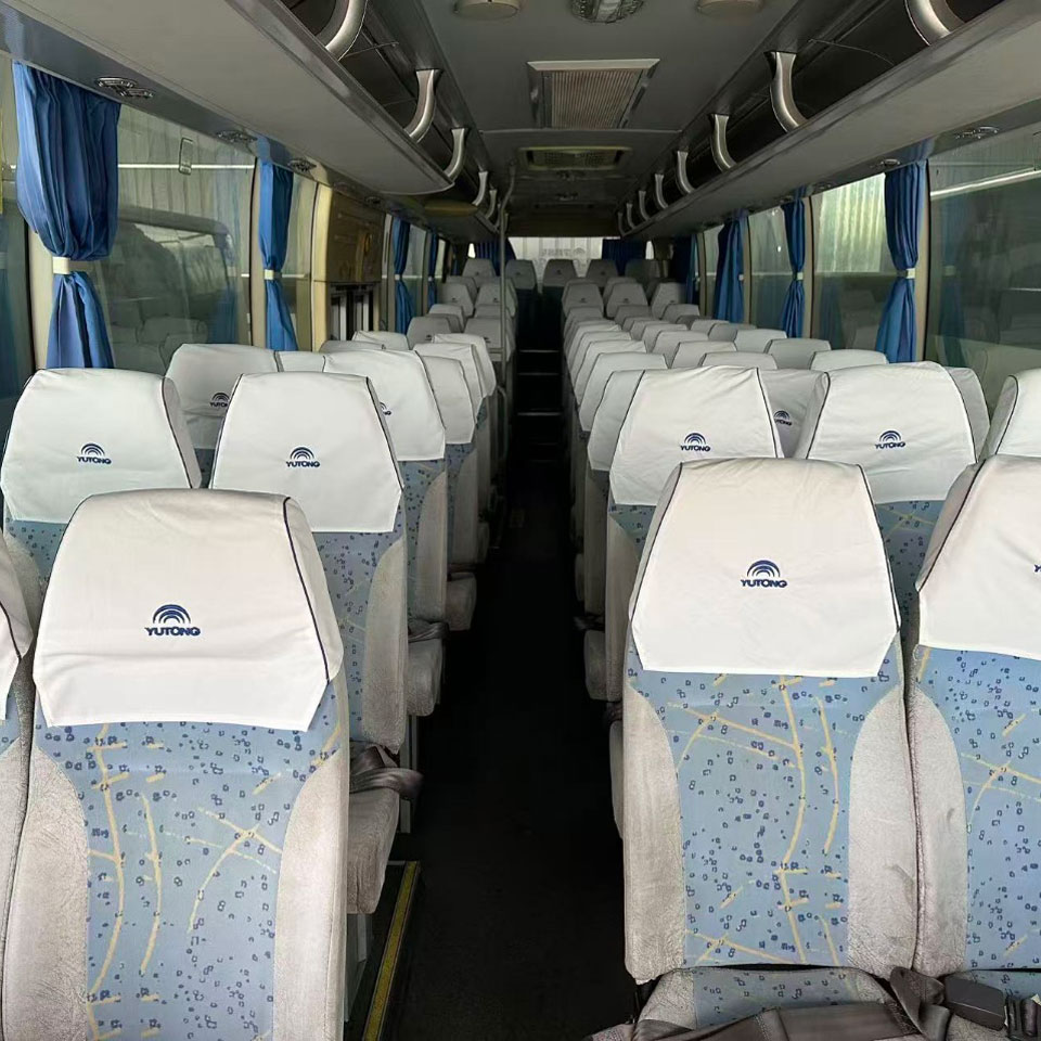 Autobús diésel de segunda mano Yutong de 65 asientos