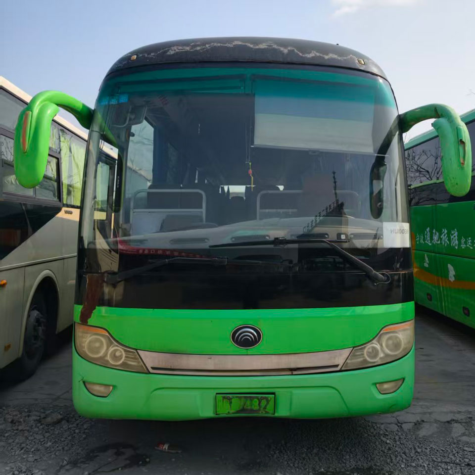 Autobús diésel usado de 65 asientos