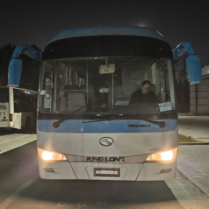 Autobús diésel usado de 67 asientos