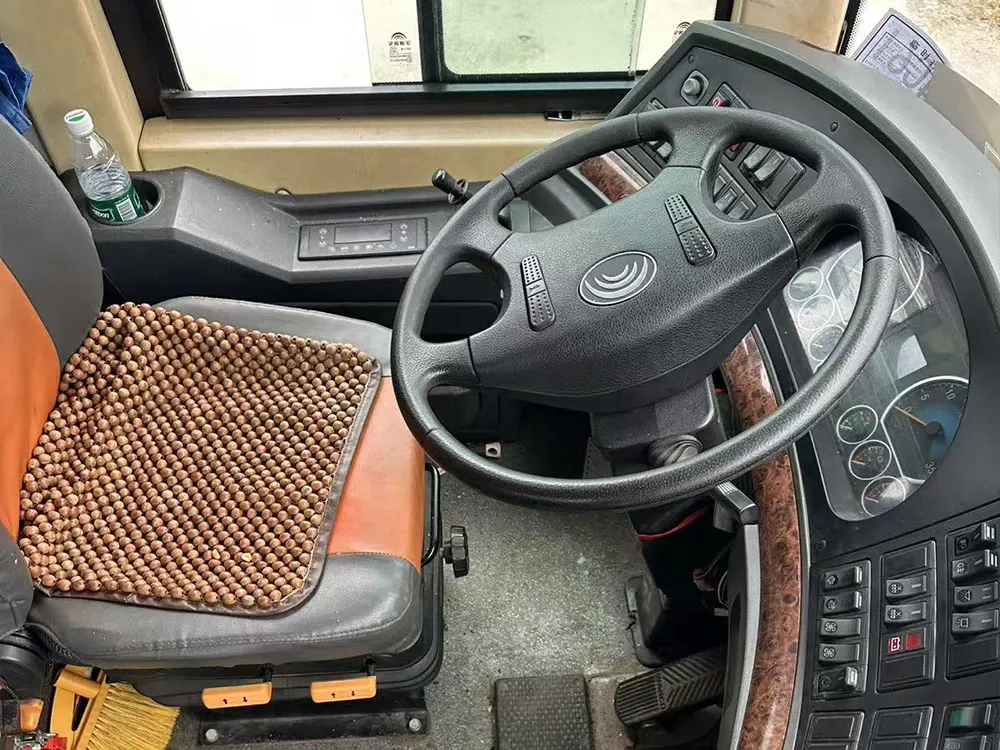 Autobús diésel usado de 70 asientos