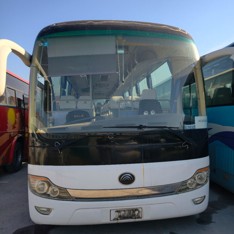 Autobús diésel de segunda mano Yutong de 65 asientos
