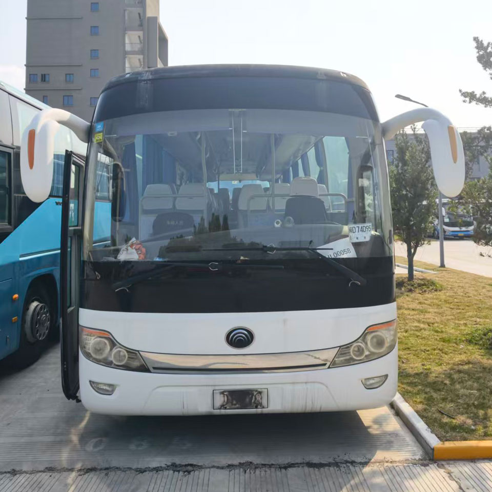 Autobús usado diésel Yutong de 65 asientos 1