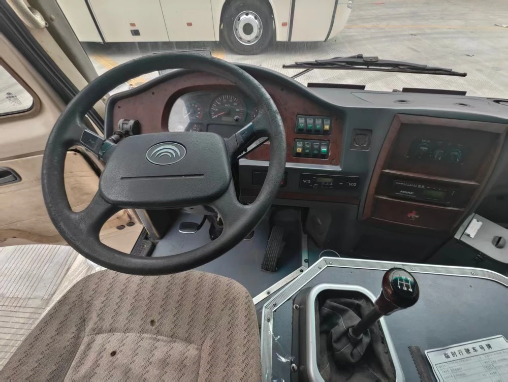 Autobús diésel usado Yutong de 6 m