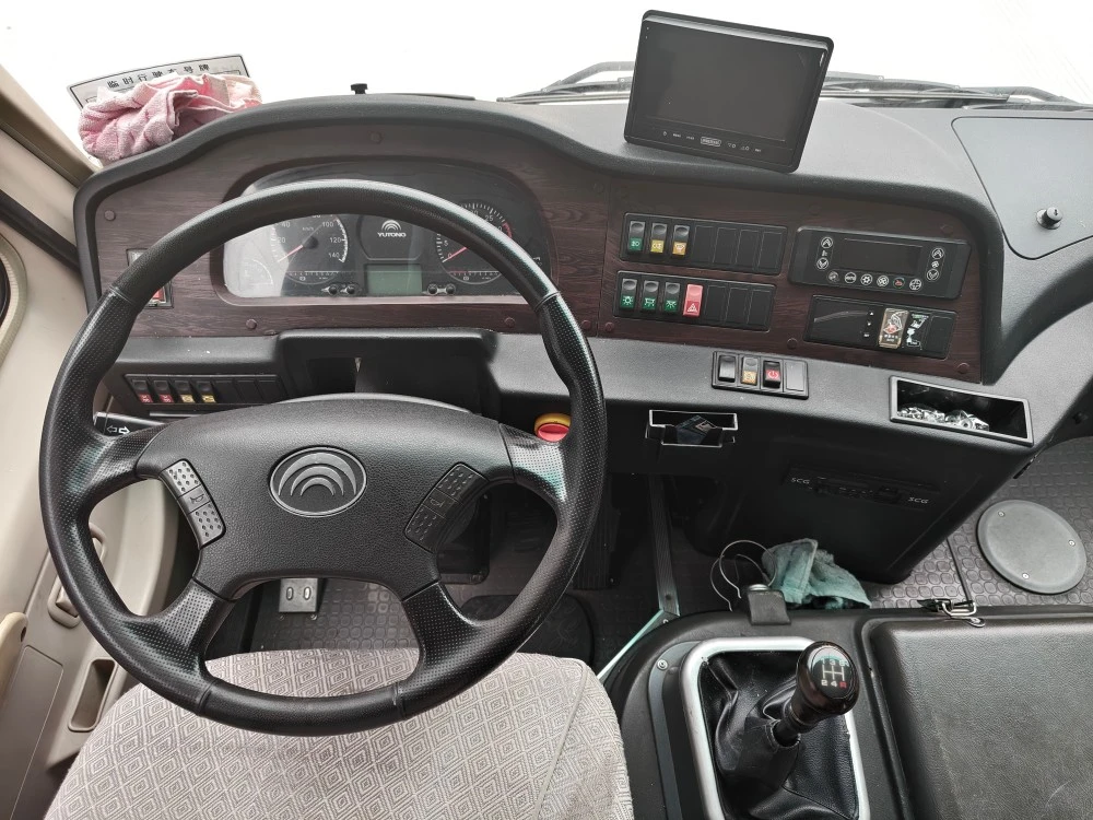 Autobús diésel usado Yutong de 6 m